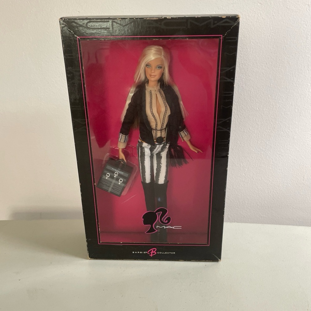 MAC Cosmetics Barbie Model Muse Fashion Model Doll Gold Label 2006